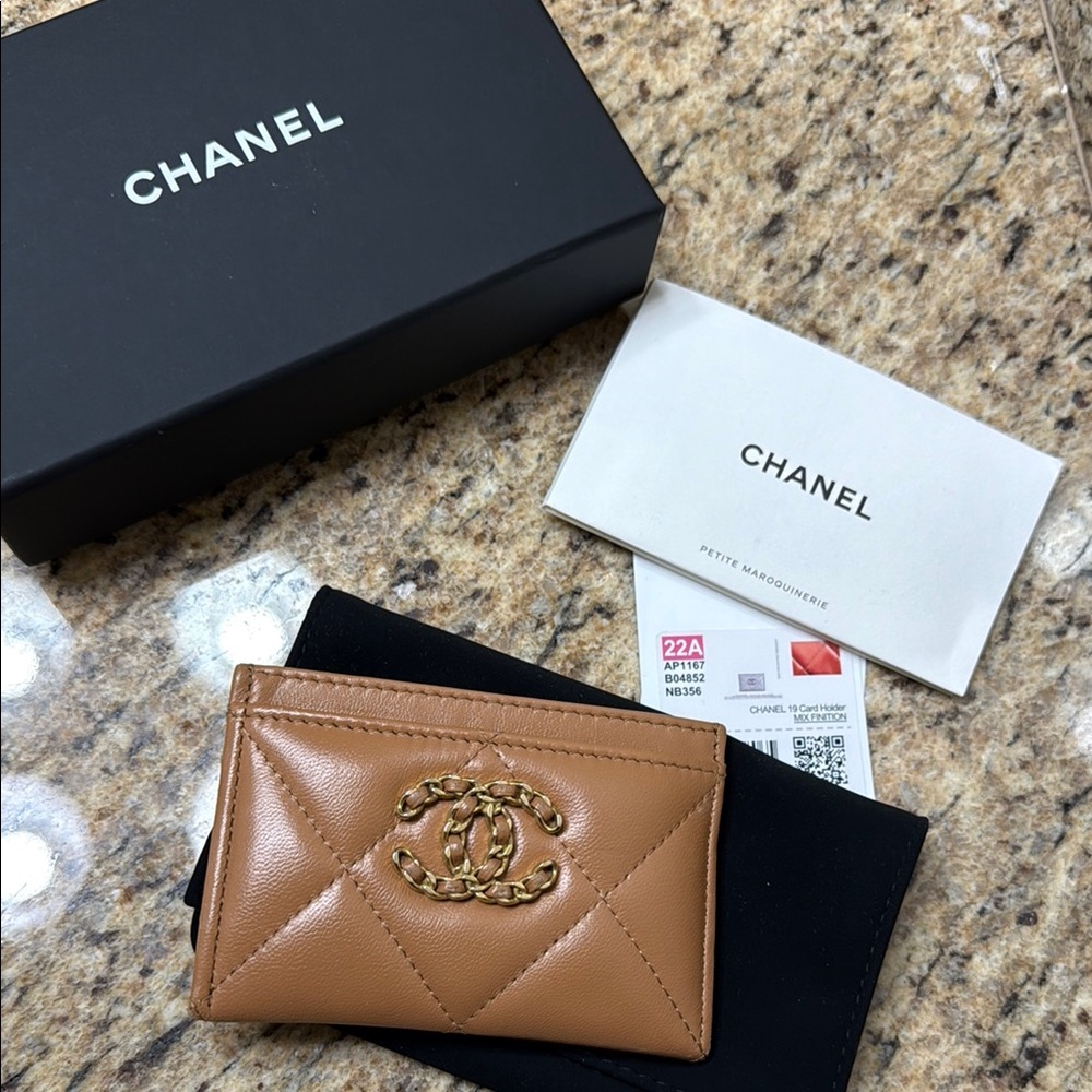 ❤️ Authentic Chanel 19 Tan Card Holder Wallet Lambskin Leather 22A GHW